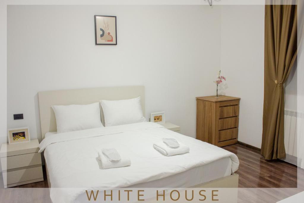 White House Villa Tbilisi Bagian luar foto