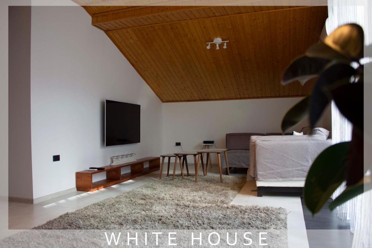 White House Villa Tbilisi Bagian luar foto