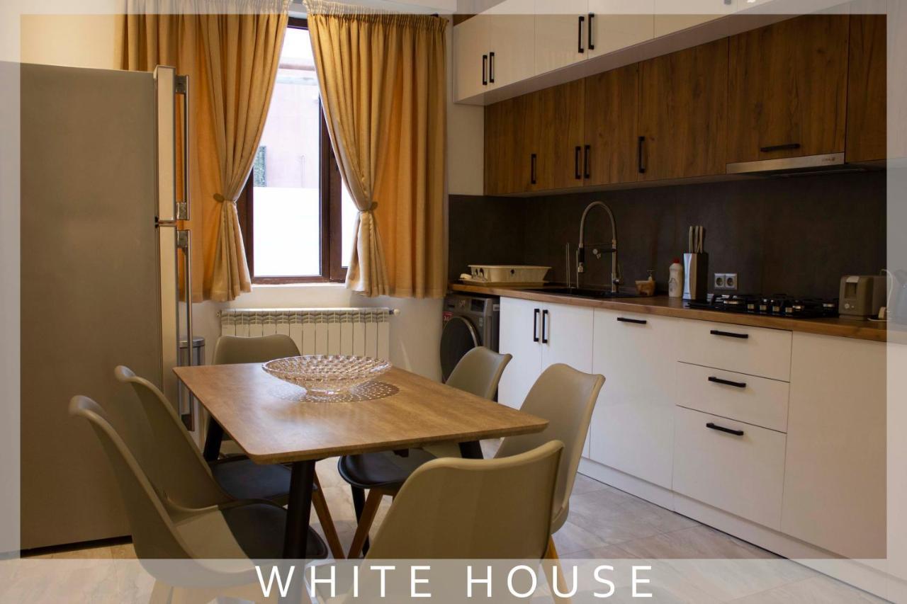 White House Villa Tbilisi Bagian luar foto