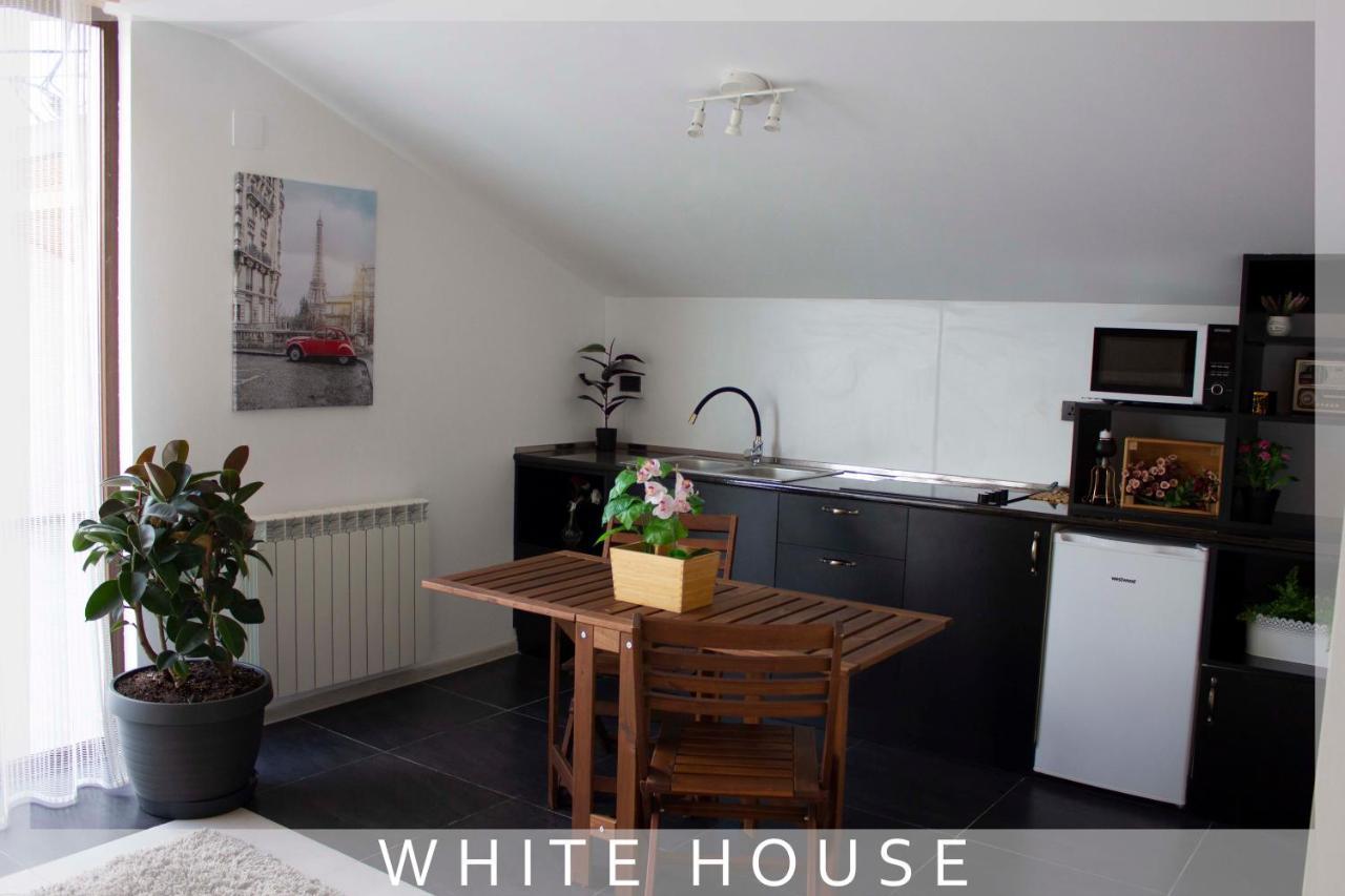 White House Villa Tbilisi Bagian luar foto